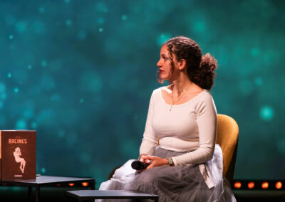 2025 – Lou Lubie – Racines, une BD pour dénoncer le racisme capillaire.